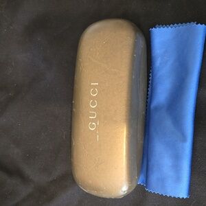 Gucci glasses hard case with wipe